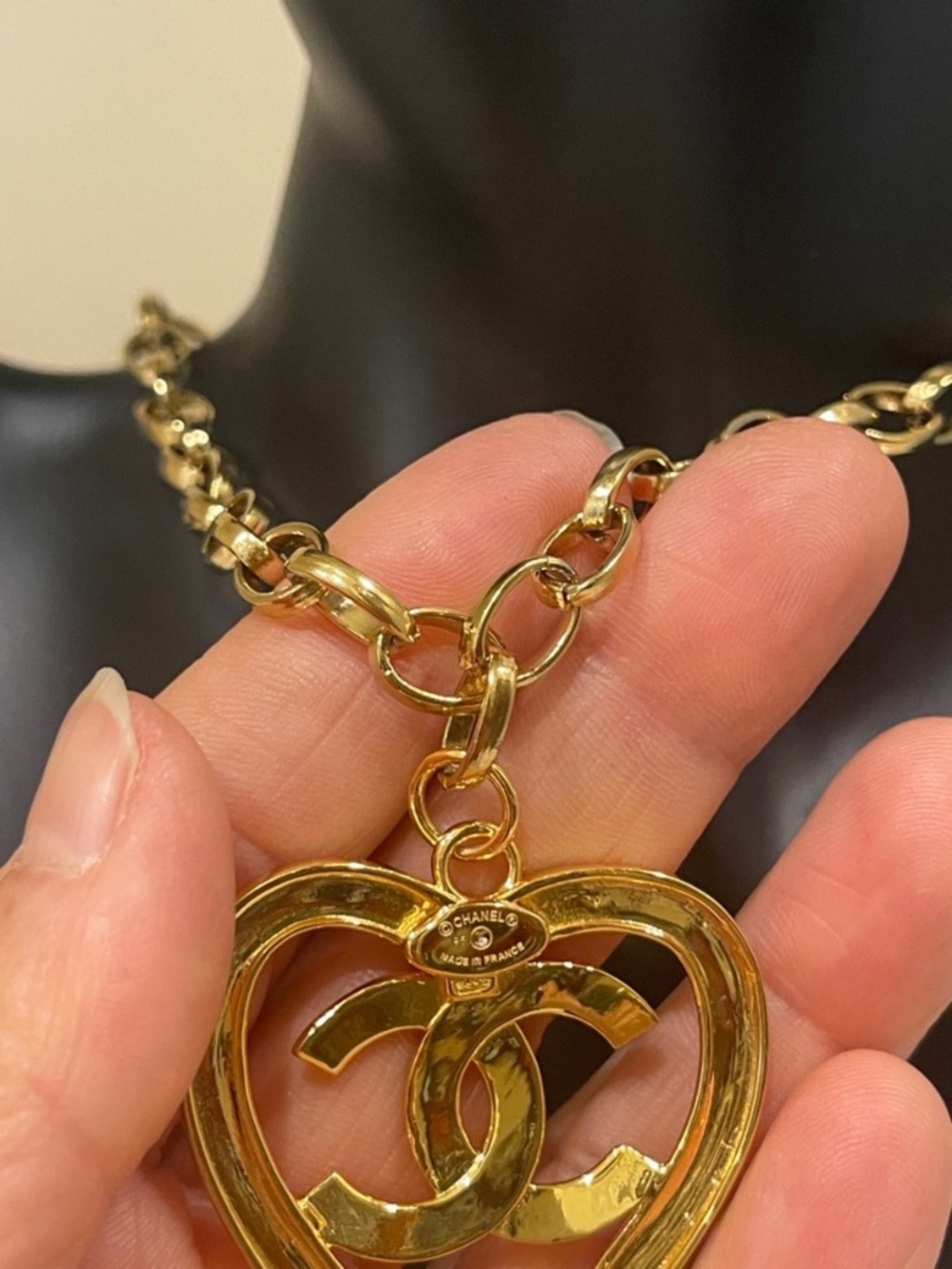 Chanel Interlocking CC Gold Heart Pendant And Chain Necklace - Picture 5 of 14